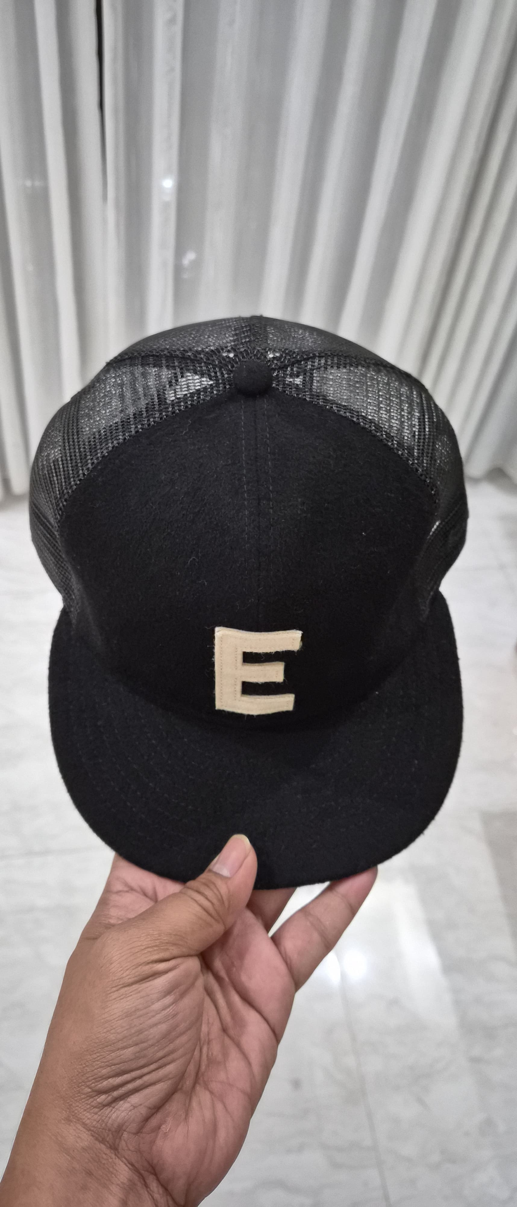 Topi New Era E Logo Essential Cap Hitam Unisex